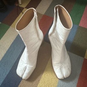 Maison margiela tabi toe boots. Size 40. Amazing condition and added rubber sole